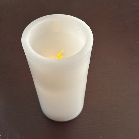 White real wax battery-operated candle - Picture 2 of 4